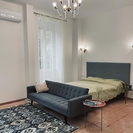 Olive Apartment Renovated 2022 Пірей Екстер'єр фото